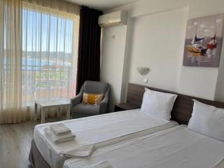 Family Hotel Dreams - 1