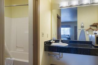 Quality Inn & Suites Victoria South - 9