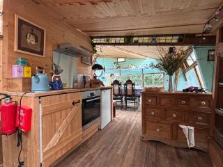 Private Cosy Cabin with sea view sleeps 2 - 4