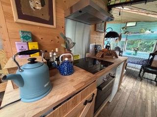 Private Cosy Cabin with sea view sleeps 2 - 7