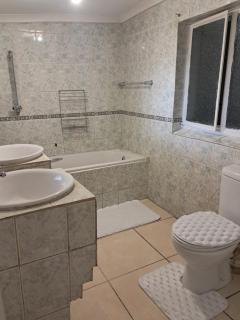 Charles Guest House - 5