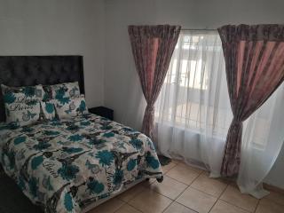 Charles Guest House - 4