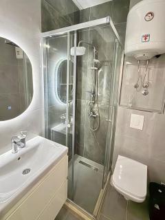 Golden House Apartments - 4