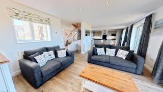 Brigg View Cottage - Seaview and Balconies - Part of the The Bay Filey Holiday Village with pool, gym and direct beach access, pub, restaurant, tennis and meadows walks - 7