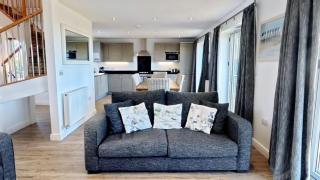Brigg View Cottage - Seaview and Balconies - Part of the The Bay Filey Holiday Village with pool, gym and direct beach access, pub, restaurant, tennis and meadows walks - 4