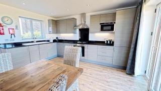 Brigg View Cottage - Seaview and Balconies - Part of the The Bay Filey Holiday Village with pool, gym and direct beach access, pub, restaurant, tennis and meadows walks - 2
