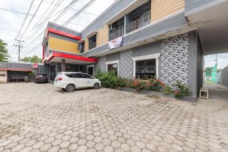 RedDoorz Near Alun Alun Slawi - 2