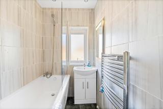 Spacious home in Ryhope - free parking - 8