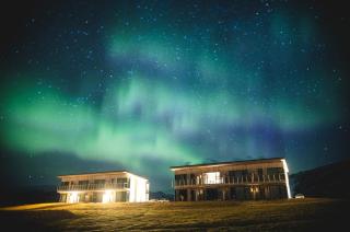 Black Beach Suites - 9