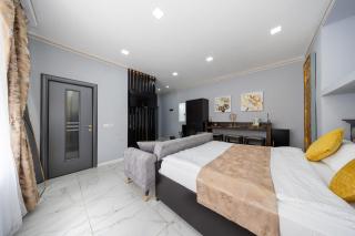 The Queen's Den - Sophisticated Studio in Old Town - 6