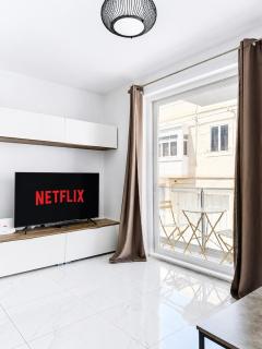 Stylish Gzira Stay Near Seafront & Sliema - 4