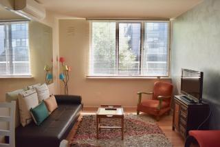 Charming 1 Bedroom Apartment in Vibrant South Yarra - Melbourne - 5