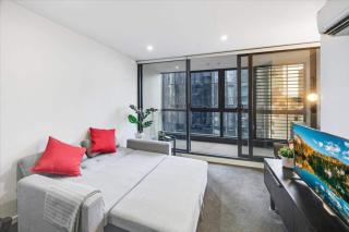 S7 Stylish CBD 1BR Walk to Melbourne Central - 1