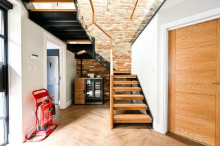 GuestReady - Charming Flat with Skylit Living Room - 5
