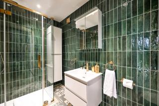 GuestReady - Charming Flat with Skylit Living Room - 6