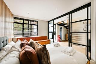 GuestReady - Charming Flat with Skylit Living Room - 3
