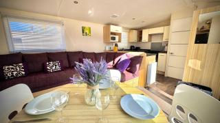 Family-Friendly - Marton Mere - 3BR Lodge -Parking - 2
