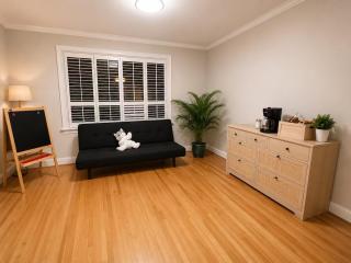 Family Entire Affordable 3BR Sleep 7 Walk t Subway - 1
