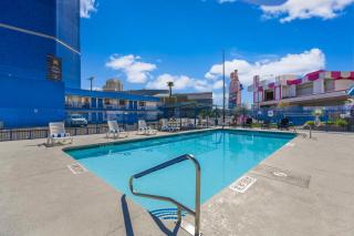 Travelsuites Hotel - 3