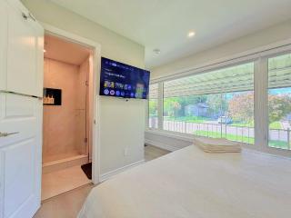 Modern Ensuite Rooms - Walk to Subway Station & Rogers Stadium - 8
