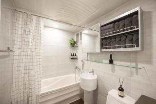 3-Min Walk to Mangwon Market, Free Parking & Luggage Storage, Sleeps 10 - 3