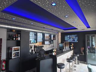 City Hotel - 7