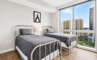 Modern Waterfront Apt in Harbor Point - 2