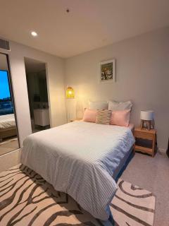 Spacious and cosy 2 bedroom 2 bathroom apartment in the heart of Southbank - 2