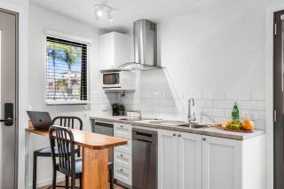 Modern Cottage Near Joondalup Resort & Beaches - 8