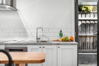 Modern Cottage Near Joondalup Resort & Beaches - 3