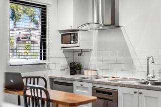Modern Cottage Near Joondalup Resort & Beaches - 1