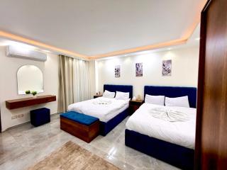 Roone pyramids view inn - 1