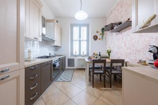 GuestHost - Bright and Cozy Apartment with Parking - 9