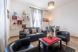 GuestHost - Bright and Cozy Apartment with Parking - 2