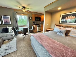 Lutsen Mtn Ski-In/Ski-Out Studio | Lake & Mtn View - 9