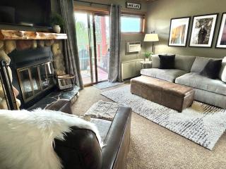 Lutsen Mtn Ski-In/Ski-Out Studio | Lake & Mtn View - 7