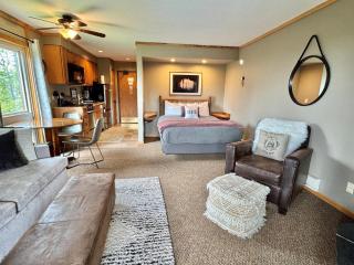Lutsen Mtn Ski-In/Ski-Out Studio | Lake & Mtn View - 4