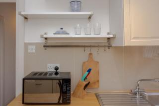 Contemporary 2 Bedroom Flat in Bayswater - 2
