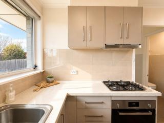 Convenient Melbourne Stay Near Airport - 3