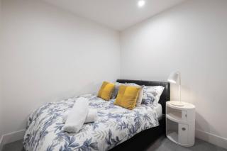 Family-Friendly 2BR Melbourne CBD Skyline View - 6