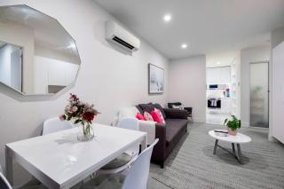 Family-Friendly 2BR Melbourne CBD Skyline View - 4