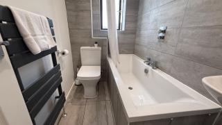 Modern 2-Bedroom House In Worcester, Free Parking & Near M5 - 3