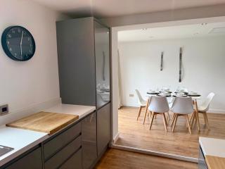 Modern 2-Bedroom House In Worcester, Free Parking & Near M5 - 5
