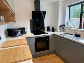 Modern 2-Bedroom House In Worcester, Free Parking & Near M5 - 2