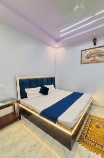 Shri Homestay 800m from kashi vishwanath - 9