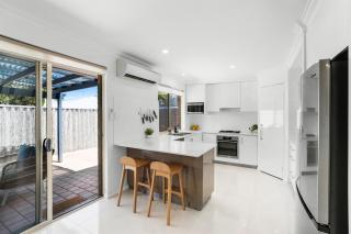 Vista Mare Stylish 3BR Coastal Stay - 4