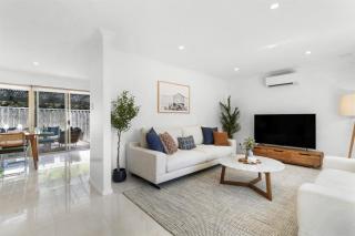 Vista Mare Stylish 3BR Coastal Stay - 1