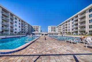 Ocean Views, Balcony, Pools, and Walkable Location - 7