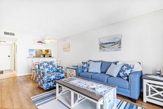 Ocean Views, Balcony, Pools, and Walkable Location - 4