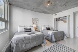 Contemporary Midtown Condo - Pool & Free Parking - 5